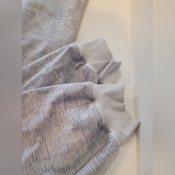 Lululemon Stretch High-Rise Joggers, Color LinearTempo Jacquard Silver Sz 6 - Picture 13 of 14